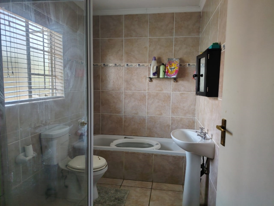 3 Bedroom Property for Sale in Safari Gardens North West